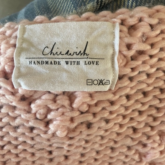 Chicwish KNIT YOUR LOVE V-NECK SWEATER Baby PINK Hearts Handmade Wool & Acrylic - Picture 10 of 12